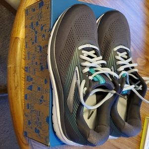 Brooks Women's Addiction 14 Running Shoes